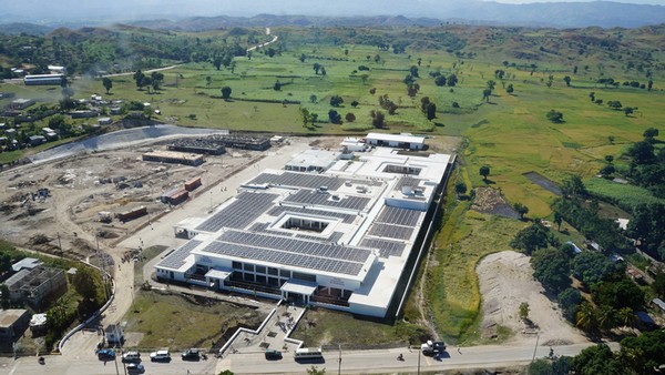 Universitaire de Mirebalais на Гаити – самая большая в мире солнечная больница