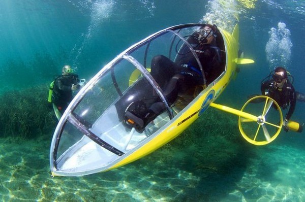 Scubster — желтый подводный велосипед