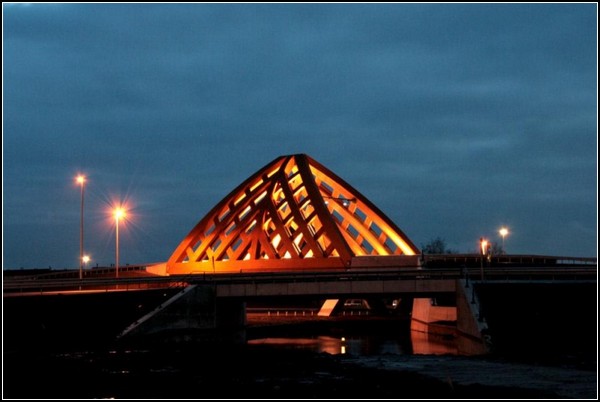 Мост-пирамида