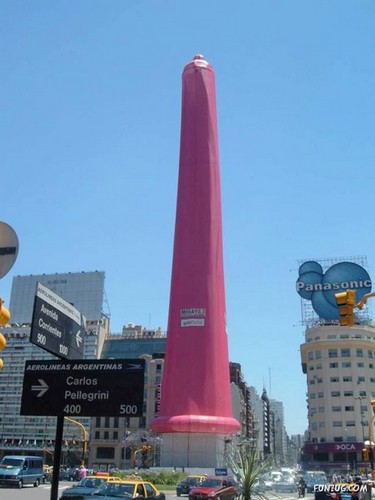 Презерватив-памятник в Буэнос-Айресе