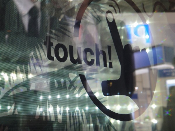 Touchscreen Vending Machine – торговый автомат с сенсорным экраном и чувством юмора