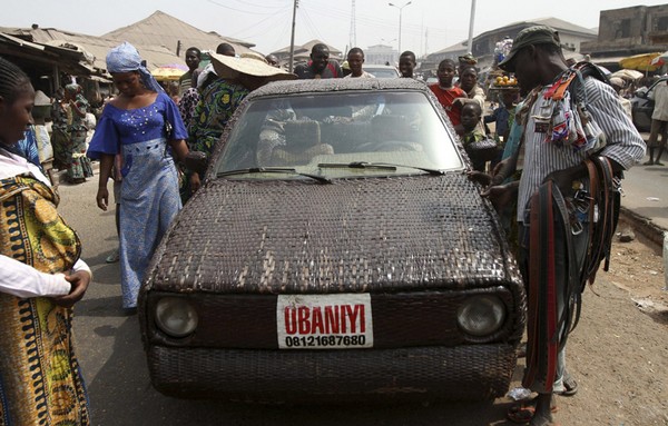 Плетеный автомобиль от Ojo Obaniyi