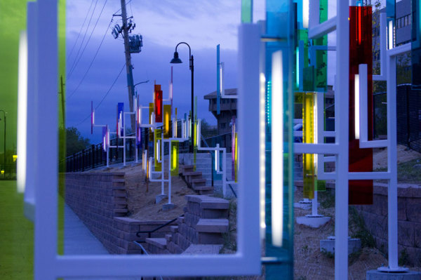 Ночной вид инсталляции Color Field.