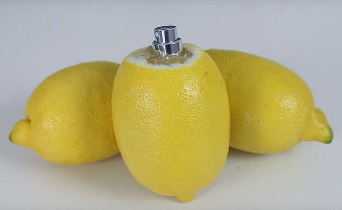 Простейший распылитель лимонного сока, который можно сделать своими руками.