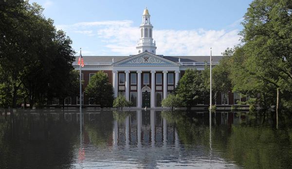 Кампус Гарвардского университета.