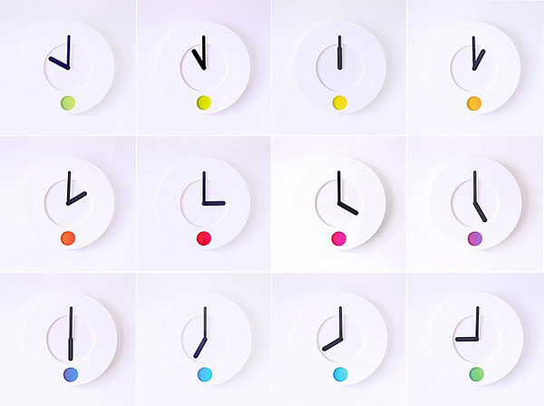 Настенные матовые часы с цветовым индикатором.