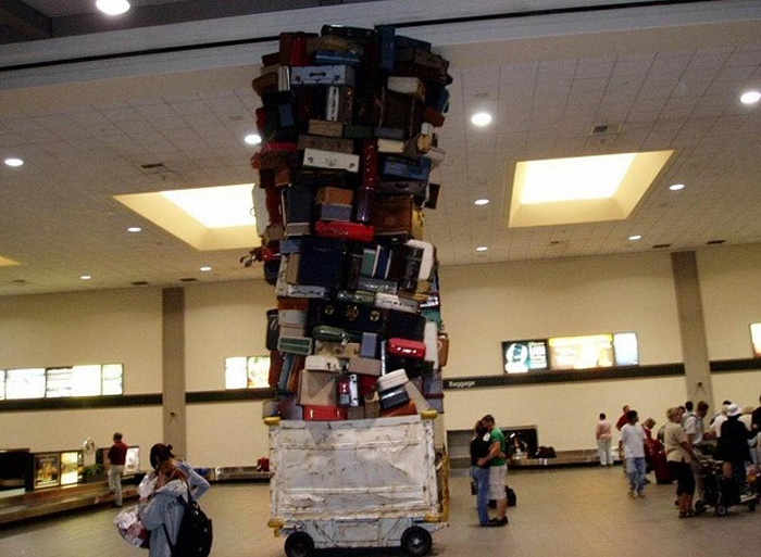 Не повезло, если нужный чемодан - в самом низу.
