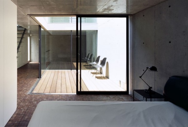 2 Courts House - жилой дом от Keiji Ashizawa Design в Токио (Япония)