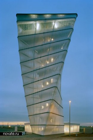 Здание аэропорта в Берлине BBI-Info Tower от Kusus + Kusus Architekten