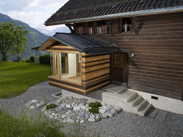 Chalet Noisettes - расширение старинного шале в швейцарских Альпах