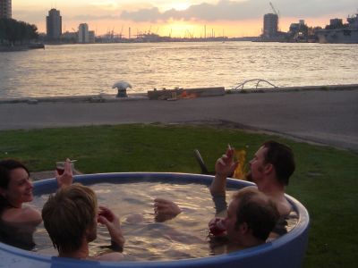 Dutchtub – мобильная «горячая ванна» от Floris Schoonberbeek