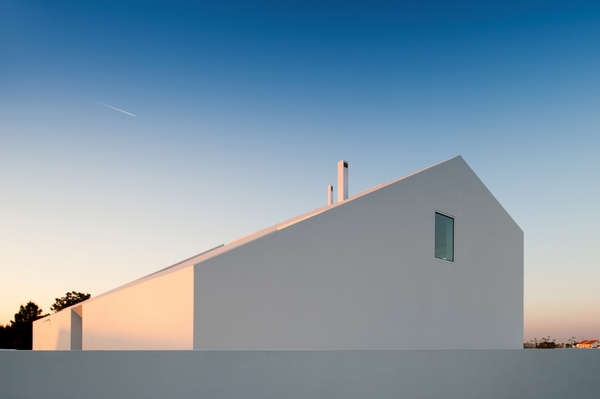 Загородный дом House in Possanco от ARX Portugal Arquitectos в португалии