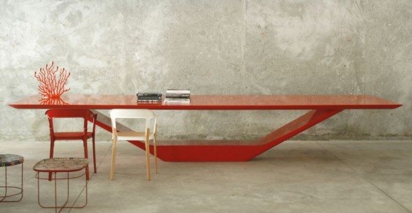 Стол JET Table от Гильерме Торреса (Guilherme Torres)