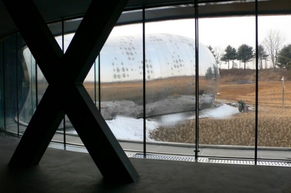 Музей Jeongok Prehistory Museum от X-TU Architects в Южной Корее