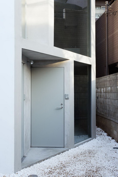 Узкий дом от Schemata Architecture Office в Токио