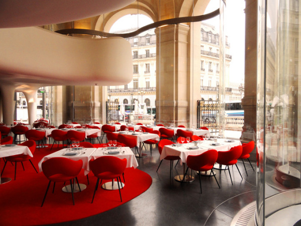Сюрреалистический интерьер ресторана L'Opera Restaurant в Париже