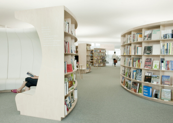 Librairie La Fontaine – книжныймагазин с мягкими «читальными залами» в Швейцарии