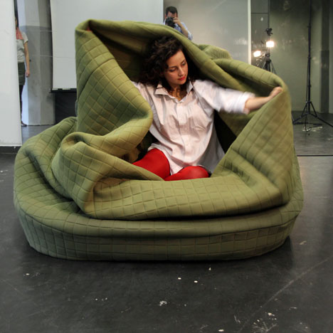 Moody Nest - креативный диван от Ханны Эмели Эрнстинг (Hanna Emelie Ernsting)