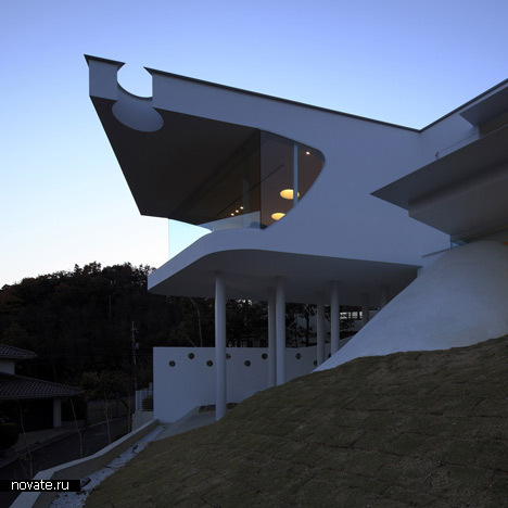 Жилой дом Mountains & Opening House от Eastern Design Office в Японии