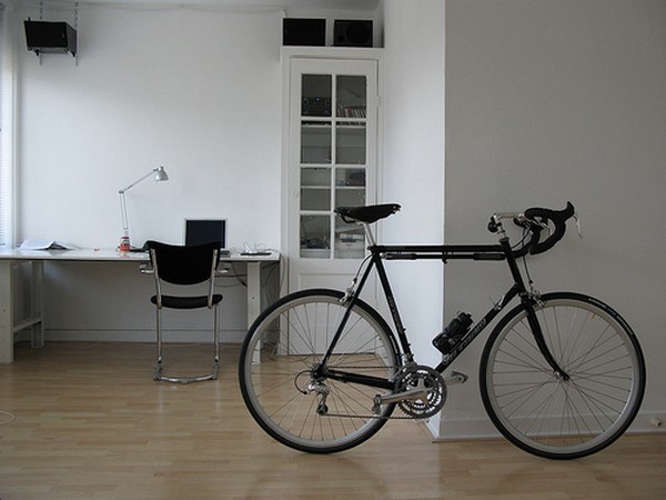 Креативная «парковка» велосипеда в условиях небольших квартир 