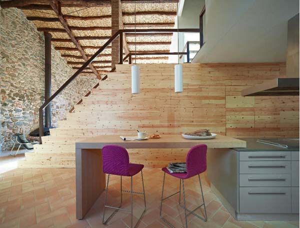 Жилой дом в здании старинной испанской мельницы от Minim Interior Design Studio