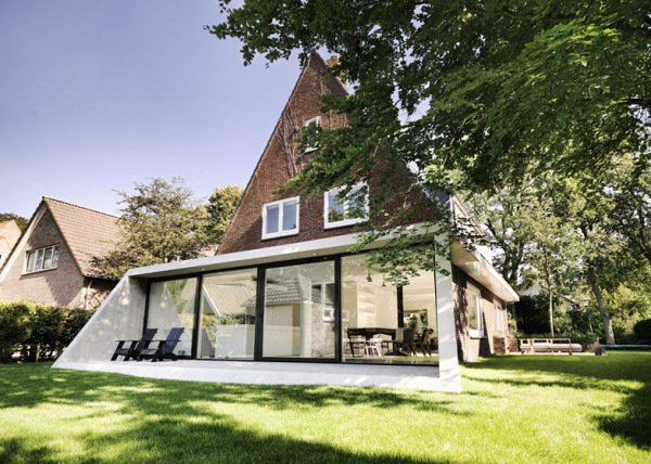 SH House - проект расширения старинного дома в Нидерландах