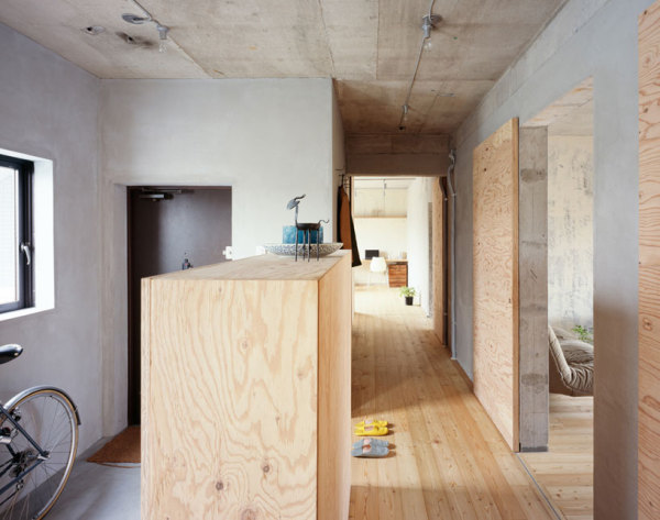 Интерьер квартиры Setagaya flat от Naruse inokuma architects и Hiroko karibe architects