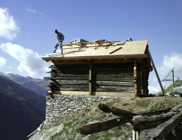 Shelter in the swiss alps - реконструкция от Personeni raffaele scharer architectes в Швейцарских Альпах