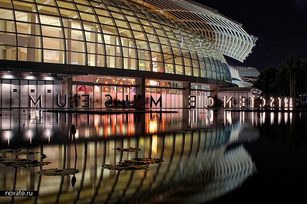 Музей Artscience museum от Моше Сафди (Moshe Safdie) в Сингапуре