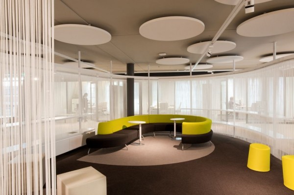 Зеленый атриум в офисе для Bosch Siemens Hausgerate (B / S / H /) в Нидерландах