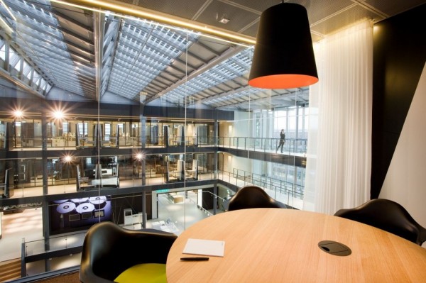 Зеленый атриум в офисе для Bosch Siemens Hausgerate (B / S / H /) в Нидерландах