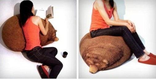 Мягкое сиденье Bear Chair и подушки Beaver-Gnawed Pillow Log от Chic Sin