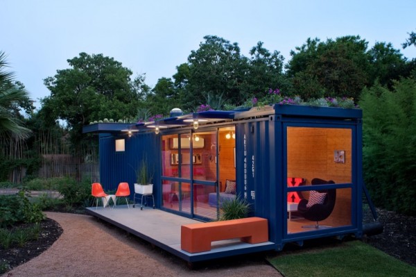 Container Guest House - гостевой домик из грузового контейнера от Poteet Architects 