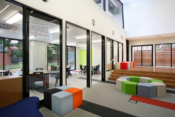 Разноцветная студенческая библиотека от dKO Architecture в Мельбурне (Австралия)