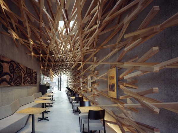 Креативный дизайн японской кофейни Starbucks в Токио