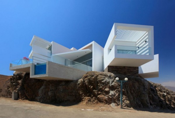 Casa Playa Las Lomas I-05 – вилла на камнях и песке от Vertice Arquitectos