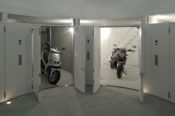 Motorcycle-Friendly Apartment – жилой дом для мотоциклистов от японских архитекторов