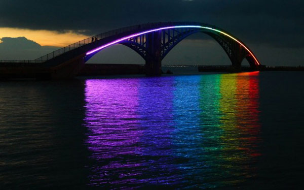 Rainbow Bridge – световая инсталляция в Магонге (уезд Пэнху, Тайвань)