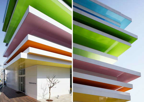 Здание филиала Sugamo shinkin bank от Emmanuelle Moureaux architecture + design