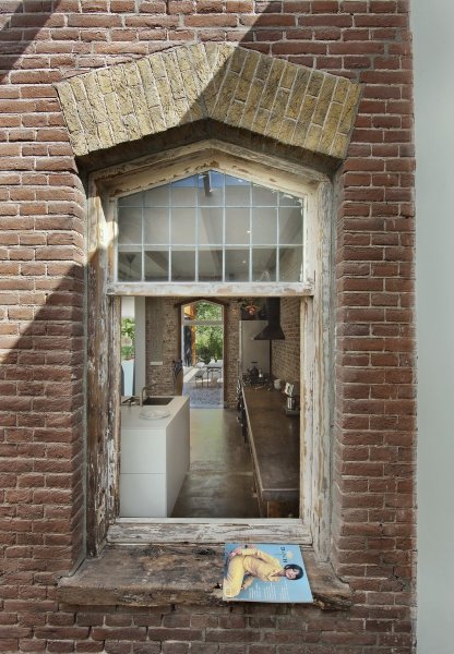 Santpoort Rail House - реконструкция исторического железнодорожного коттеджа в Нидерландах