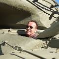 Шварценеггер снял необычный клип с приглашение прокатиться на его танке