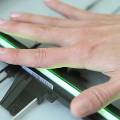 Во «Ашане» тестируют систему оплаты с помощью сканера пальцев