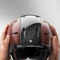 Компания Carrera представила стильный и складывающийся шлем для горнолыжников