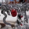 Жители Вологды встретят Новый год с ёлками из фанеры и рельсов