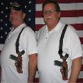 В США приобрели бешенную популярность футболки с реалистичным принтом пистолета в кобуре