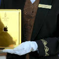В отеле Дубае постояльцам выдают золотые планшеты
