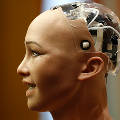 Пообещавшая уничтожить человечество робот София выступила в ООН