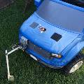 Энтузиаст превратил детский электромобиль в робота-мусороуборщика