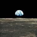 Робот закопает на Луне волосы и фотографии землян