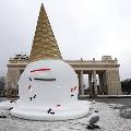 В Москве появилась новогодняя ёлка в виде рожка мороженого